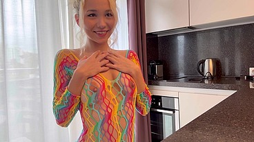 This girl's tight pussy expands new horizons