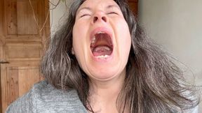 wide-wide yawning avi