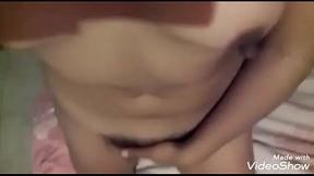 Morrita de 18 toc&aacute_ndose para el novio