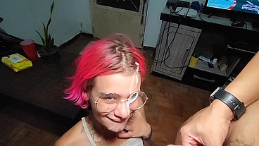 Russah safada perdeu no vídeo game pra Sofie Lollipop e teve que chupar o pau dela ate ela gozar na cara dela