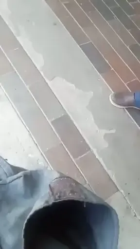 Vean como se calienta este daddy cuando me pongo a hablar con él, es un vigilante bisexual que trabaja en centros comerciales, tengo varios videos súper hot con él en mi cuenta, quieres verlos comple…