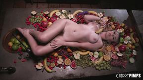”Horny Lilly Bell Gets Juice From Her Fruit & Her Cunt With Masturbating Food”