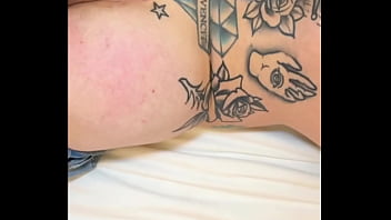 FUDENDO O TATUADO APERTADINHO