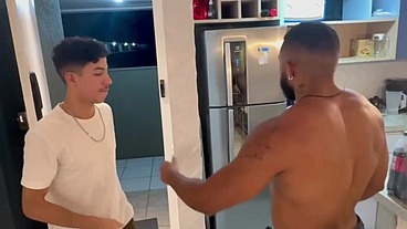 FUI FAZER UMA ENTREGA PRO MORADOR E O PUTO QUIS ME AGRADAR NO MEU PRIMEIRO DIA DE TRABALHO. - COMPLETO