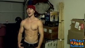 Jock thug Kelly Cooper talks and wanks straight cock