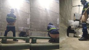 nao aguentei de tesao e gozei no trabalho, com medo do patrao