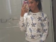 En mi baño jugando con la polla mas sexy