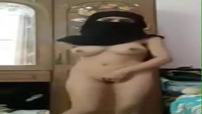 بوس وتحسيس وتففيش في الحديقة