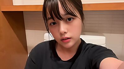 [I'll show you a lot of pussy] I hold back my moans in the toilet and masturbate to orgasm. Look at Momoka's pussy a lot.
