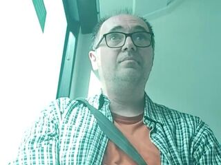 Flash Caliente y juguetón en el bus