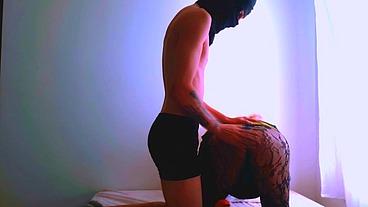 Transando com travesti na cama da Esposa