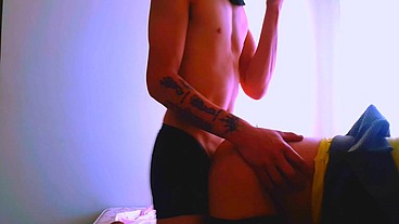 Transando com travesti na cama da Esposa