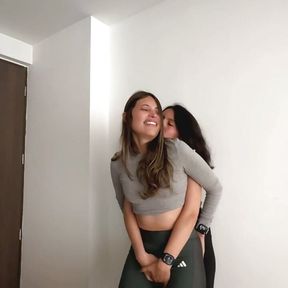 My best friend&#039;s wife&#039;s ass squeezes my mouth very well