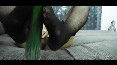 German milf squirts all over toys till it chokes her