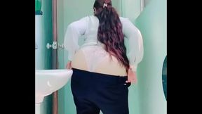 secretaria sexy culona nalgona bell&iacute_sima se quita todo su uniforme en la oficina y muestra toda su vagina y su culo gordo mexicana caliente secretaria cachonda
