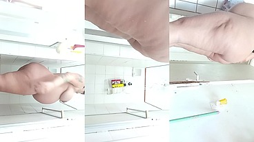 Deusa do sexo fazendo chamada de vídeo , farting, tomando banho e acendendo velas