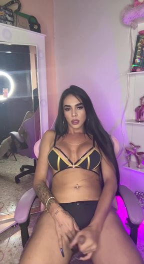Amateur GF gives a blowjob