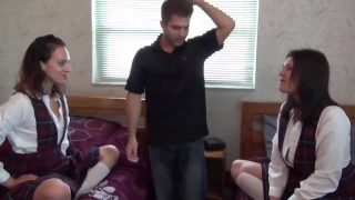 เซ็กซี่ เด็กนักเรียนหญิง คอสเพลย์ ได้ ระยำ ใน หน้า ของ เธอ เพื่อนร่วมห้อง