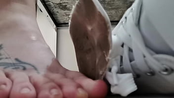 Dirty feet and dirty insoles for your Italian giantess in public shop - Dirty and sweaty feet all to worship