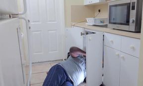 Mature Milf Seduces Plumber with Oral and Doggystyle Action