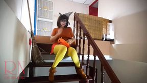 HALLOWEEN 2021 &ndash; Velma Dinkley in Yellow pantyhose &ndash; SCOOBY DOO