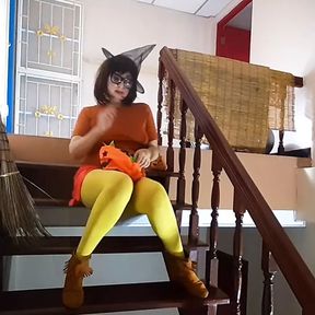 HALLOWEEN 2021 &ndash; Velma Dinkley in Yellow pantyhose &ndash; SCOOBY DOO