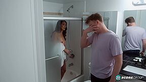 Mallory Knight Fucks Young Guy