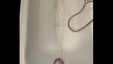 TanoFranco piscia tanto e mostra la cappella