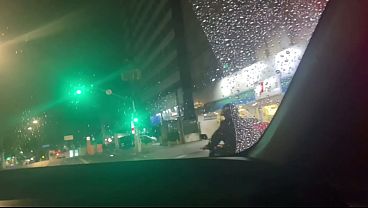 MARIDO SAI COM ESPOSA A PROCURA DE UM COMEDOR DESCONHECIDO PELAS RUAS DE S&Atilde_O PAULO - COMPLETO NO RED