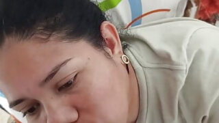 Veja essa puta anal ávida chupando pau em POV e depois tendo a bunda arrombada