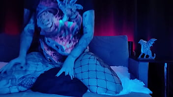 Crazy horror fan girl with a gorgeous body and awesome ass bouncing on a pillow