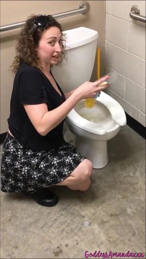 Pretty Babe Peeing &amp; Showing Off Her Hot Ass