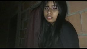 hermanastro de mi mejor amiga me ofrece quedar en su casa, lo que el no sabe es que tengo un fetiche con personas de baja estatura y que lo voy a seducirlo para fornicar