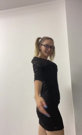 Cute teen babe takes on anal fun in homemade video
