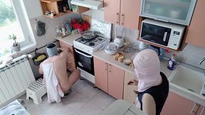 Hot amateur couple having fun in the kitchen. Sexy mom having breakfast in the bedroom, hairy pussy, big tits, big ass.