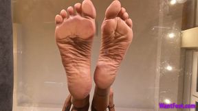 Skylar Soles on Glass - Wrinkled Feet - HD MP4
