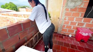 training a strange brunette fitness model with a perfect body. close up. homemade. english