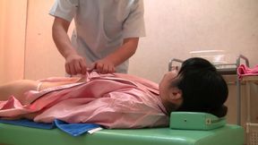 Mature socialite women go to oil treatment salon