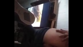 Tocandome el culo bien rico
