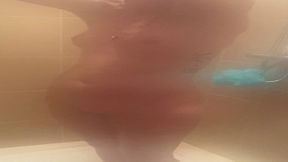 dans ma douche avant une bonne pipe video pour demain bisous les loulous