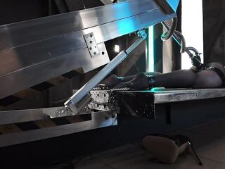 Naomi after 2 hours of automatic banging. fuckmachine burned out/ Naomi 9
