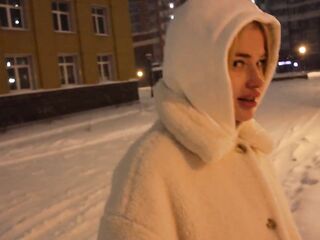 I give a stranger a oral-job in the entryway