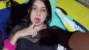 Hermanastra seduce a su hermanastro para follarlo con creampie despu&eacute_s de ver su gran polla en la ducha por la ma&ntilde_ana ( CASERO REAL)