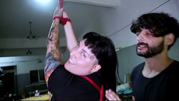 Amateur g&oacute_tica primera vez atada y follada