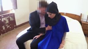 Amateur Muslim her natural beauty by having hot fellatio on big cock hotel staff