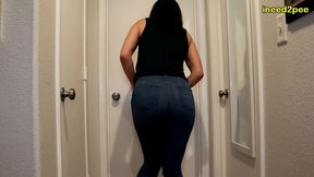 sinn sage peeing her tight jeans at restaurant