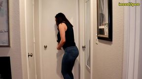 sinn sage peeing her tight jeans at restaurant