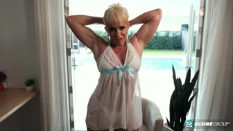 Blonde mature Jean Lo plays with her tits and fingers her wet pussy