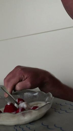 Strawbeerries with cum creme   Clip 2