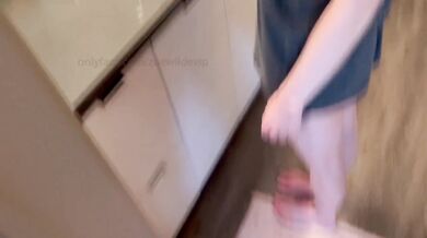 He came in my mouth while I was brushing my teeth! (Surprise Freeuse Facial)